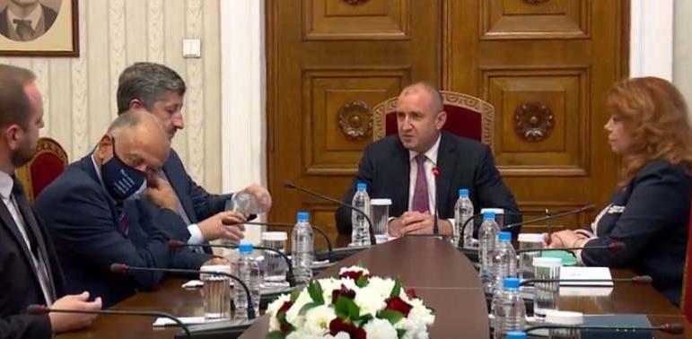 Демократична България: Няма тема за персоните, а за политиките